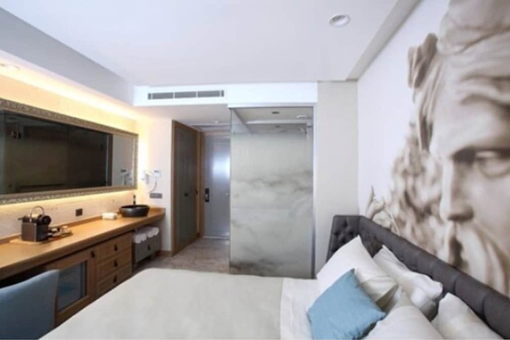 Room 8 of 32