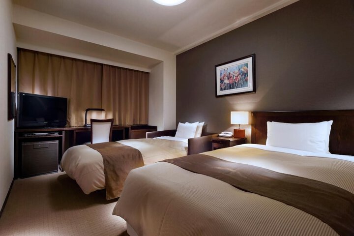 Room 8 of 25