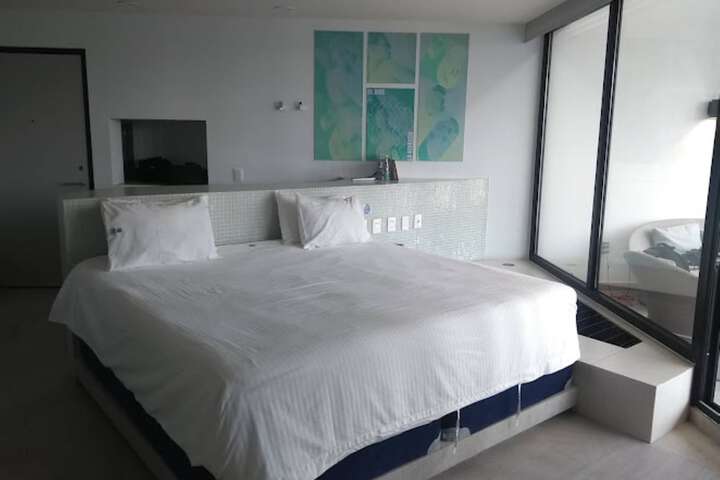 Room 7 of 37