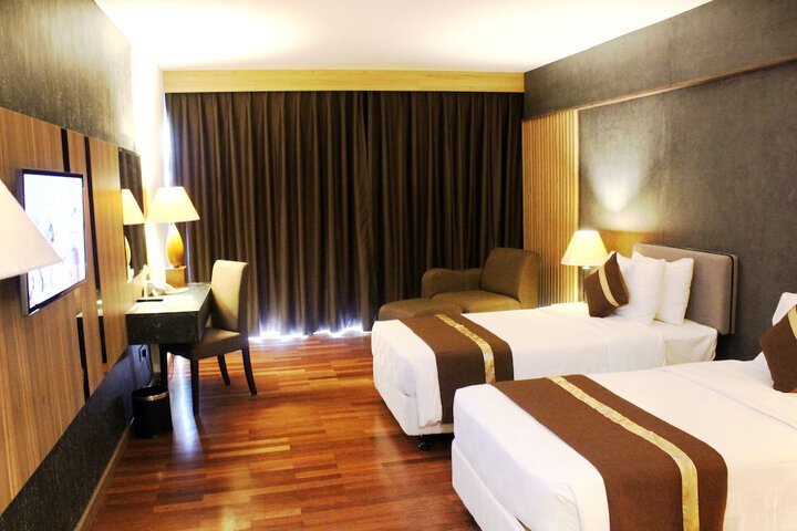 Room 6 of 63