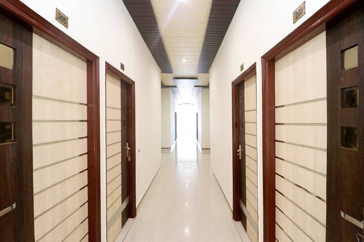 Ballroom/Hall 23 of 25