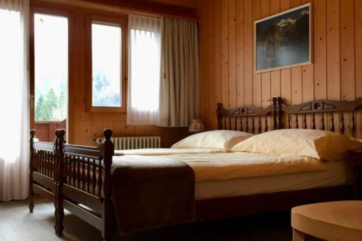 Room 5 of 11