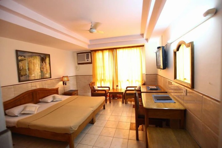 Room 9 of 20