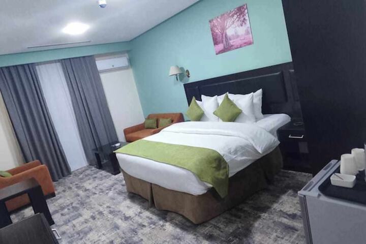 Room 4 of 25