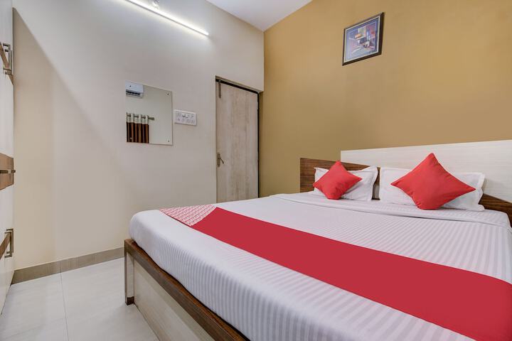 Room 4 of 8
