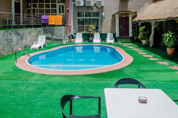Pool 13 of 18