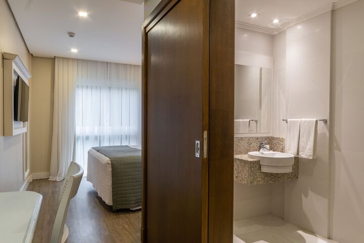 Room 40 of 123