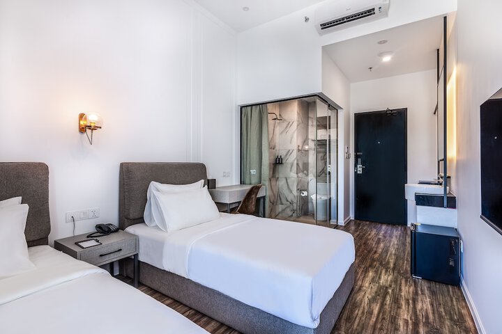 Room 16 of 40