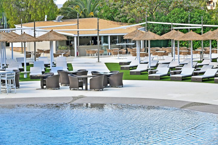 Hotel Pool