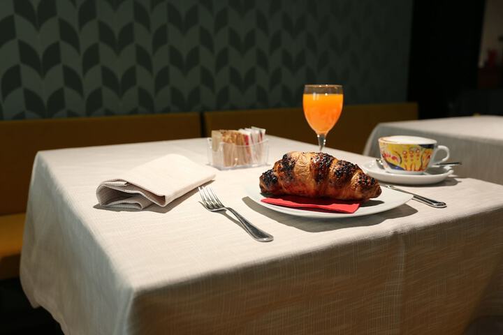 Breakfast/Coffee Service 20 of 32