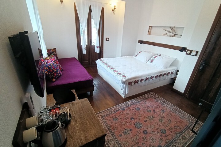 Room 3 of 85