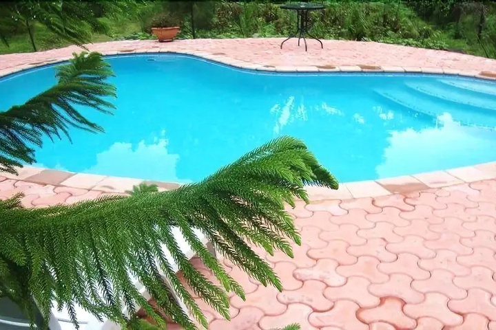 Pool 11 of 15