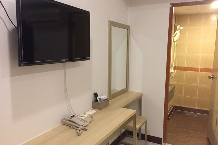 Room 10 of 68