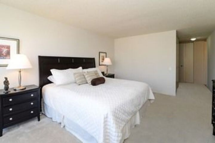 Room 10 of 18