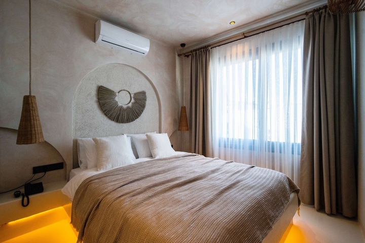 Room 6 of 11