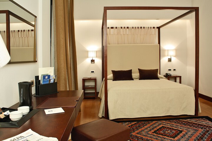 Room 11 of 38