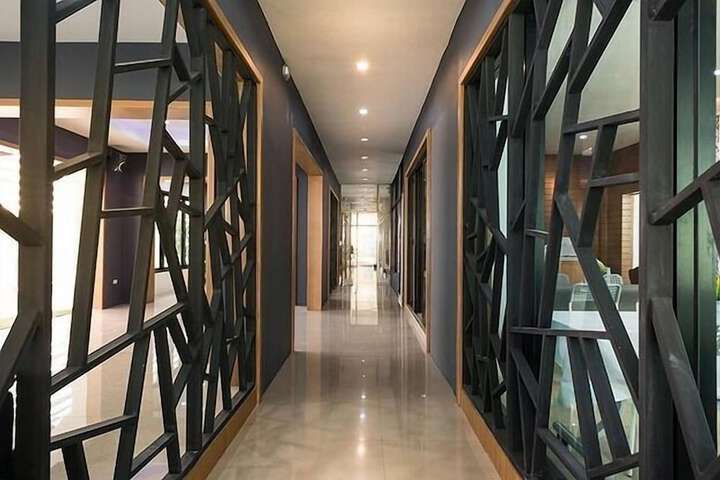 Ballroom/Hall 16 of 20