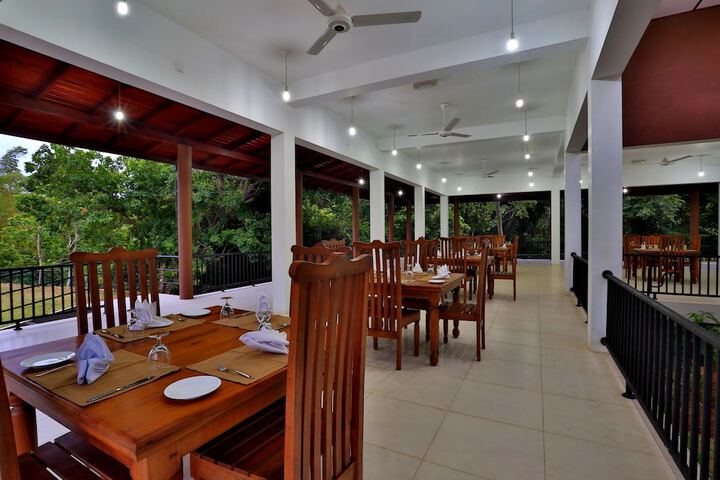 Dining 20 of 49