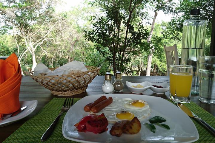 Dining 48 of 64