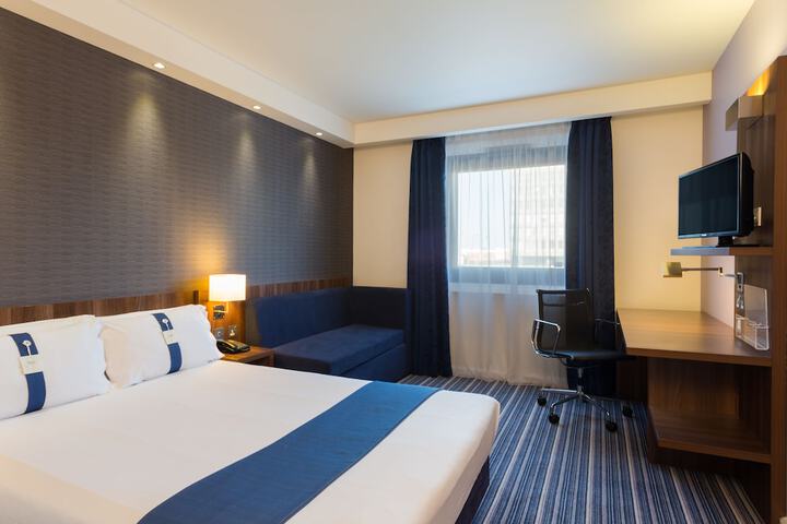 Room 4 of 58