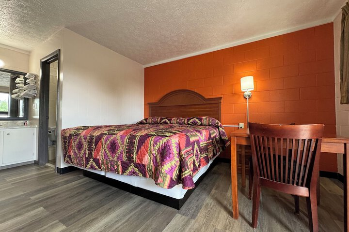 Room 4 of 16