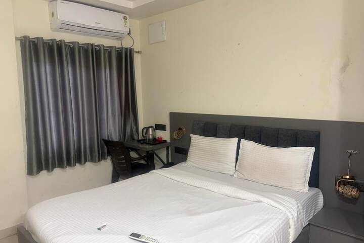 Room 25 of 39