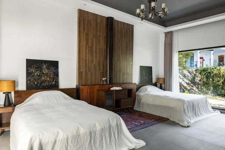 Room 15 of 105