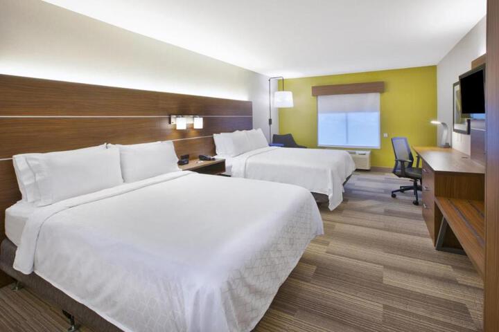 2 Queen Beds (23 of 23)