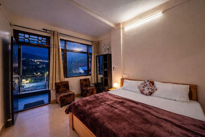 India Hotel - Mall Road Nainital - Lake View