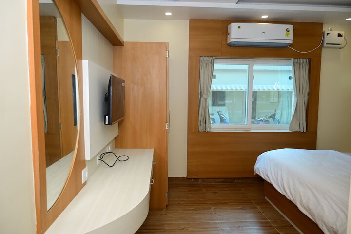 Room 25 of 38