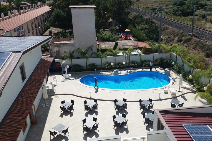 Hotel with Pool