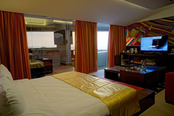 Room 11 of 61