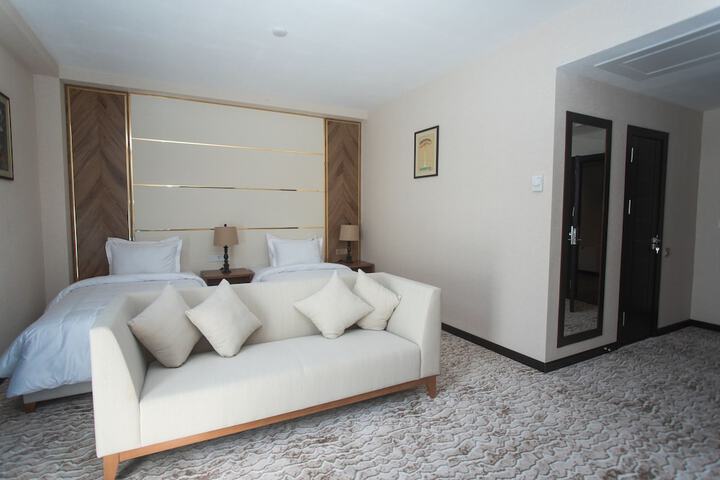 Room 7 of 83