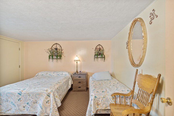 2 Double Beds (3 of 6)