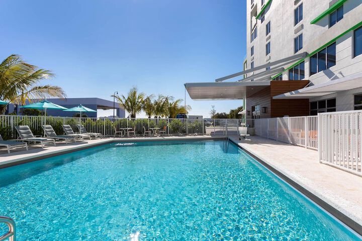 Swimming pool at Wyndham Garden Miami International Airport