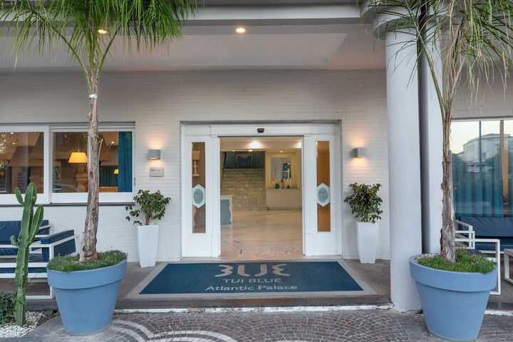 Hotel 75 of 100