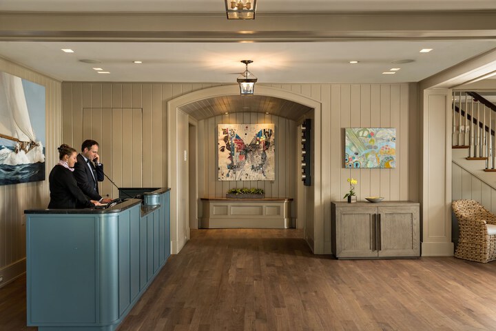 Entrance & Lobby
