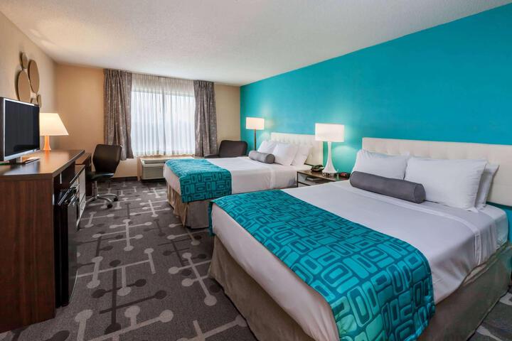 2 Double Beds (3 of 8)