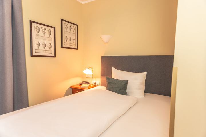 Room 16 of 72