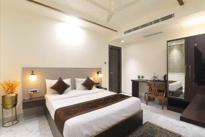 Room 8 of 17