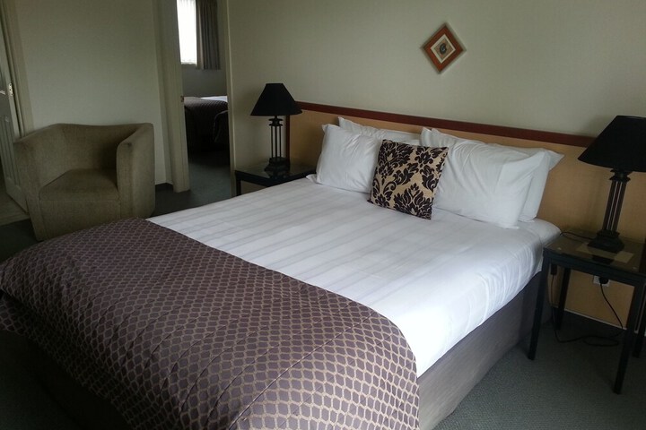 Room 6 of 37