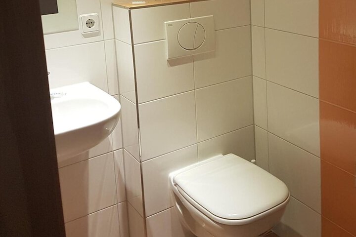 Room 32 of 60