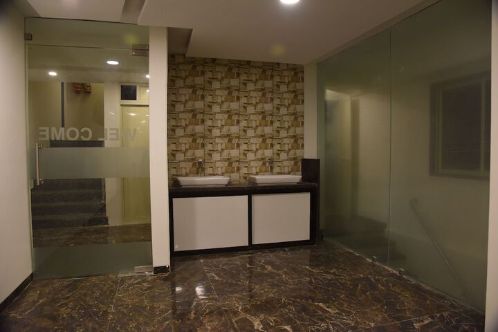 Ballroom/Hall 44 of 54