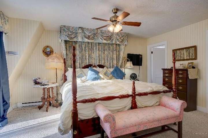 Room 12 of 43