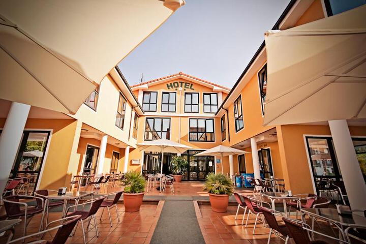 Exterior of Hotel Piedras
