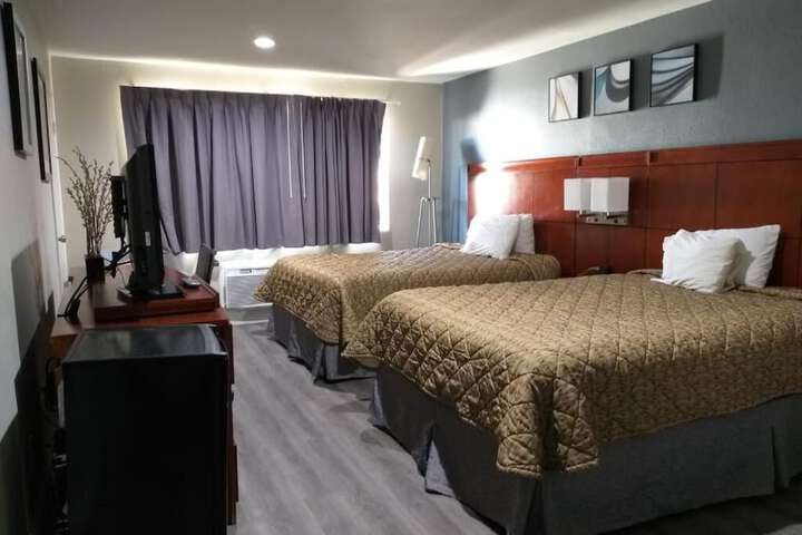 Basic Queen Bed (3 of 5)