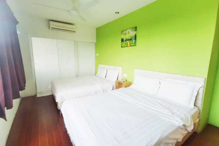 Room 6 of 19