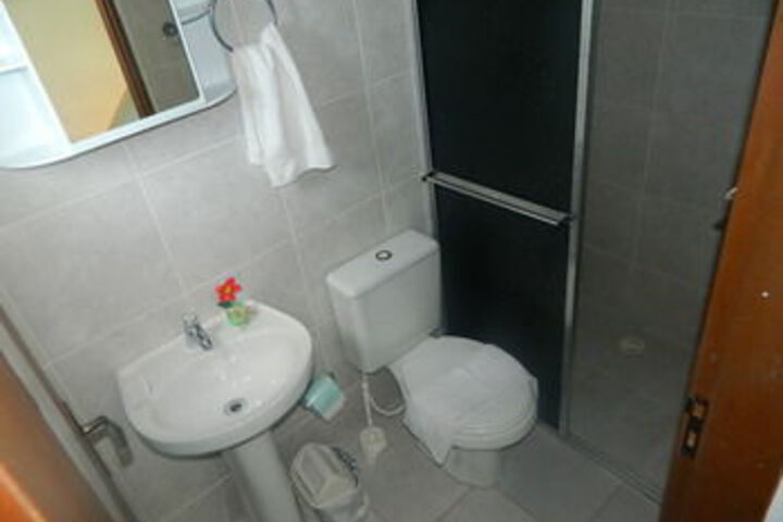Room 5 of 90