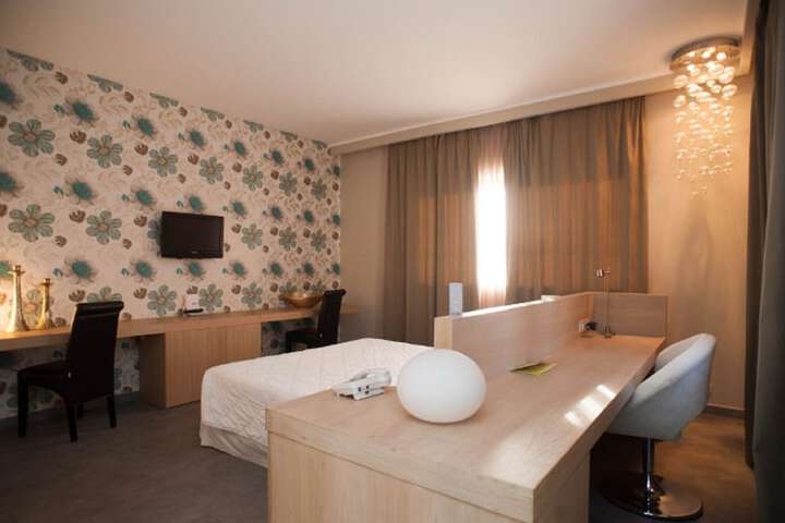 Room 8 of 32