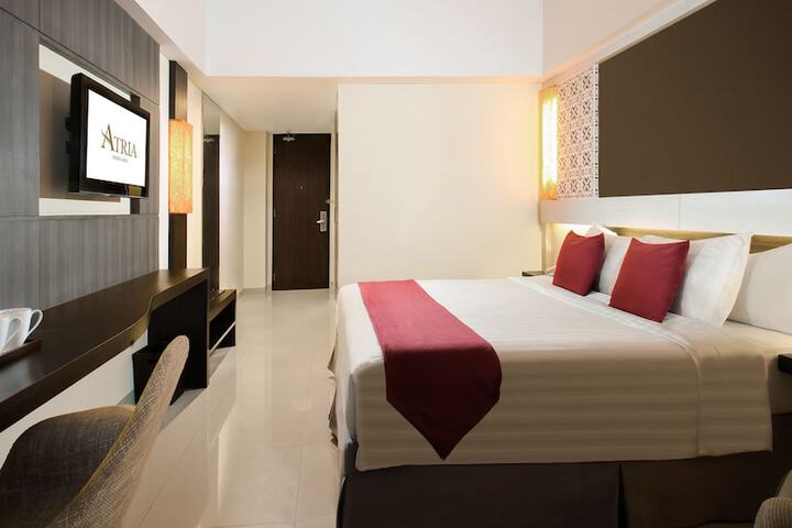 Room 8 of 33